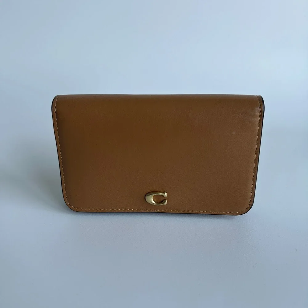 Coach smooth authentic compact
